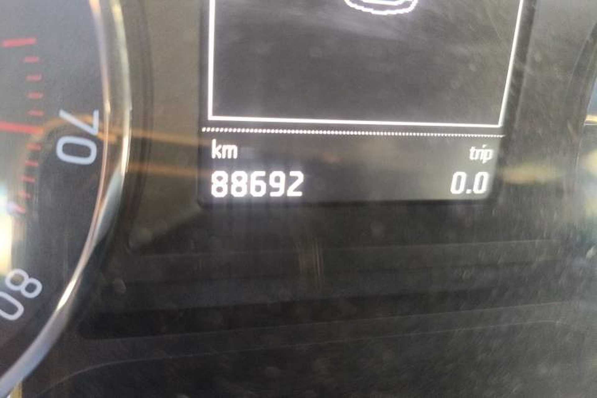 Used Skoda Octavia 2015 1.6L Automatic Yijun Edition Odometer Close Up