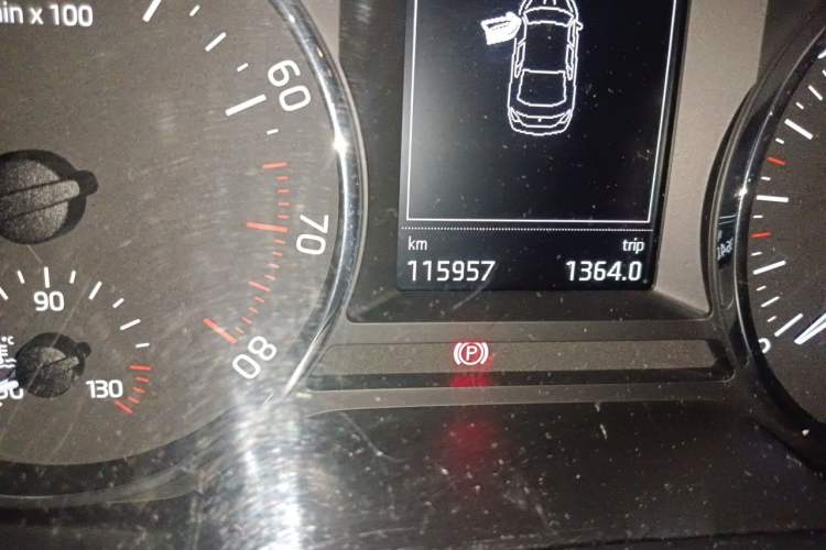 Used Skoda Octavia 2015 1.6L Automatic Yijun Edition Odometer Close Up