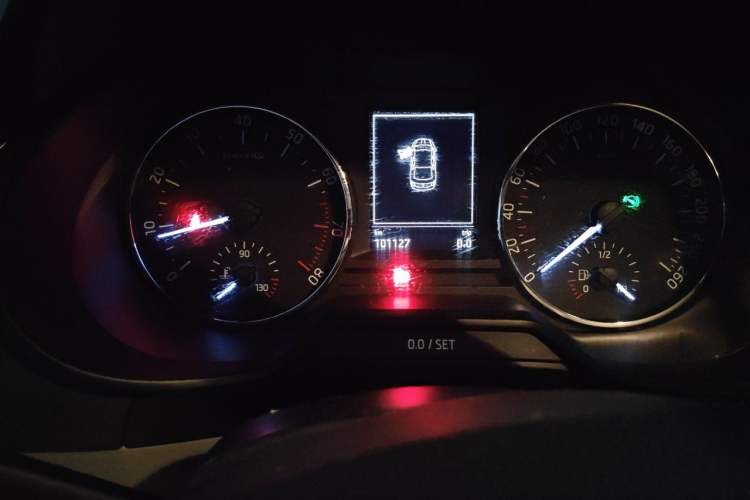 Used Skoda Octavia 2015 1.6L Automatic Yijun Edition Odometer Close Up