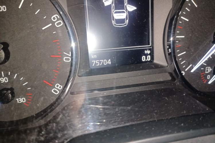 Used Skoda Octavia 2015 1.6L Automatic Yijie Edition Odometer Close Up