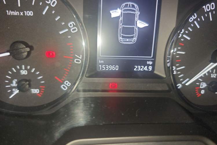 Used Skoda Octavia 2015 1.6L Automatic Yijun Edition Odometer Close Up