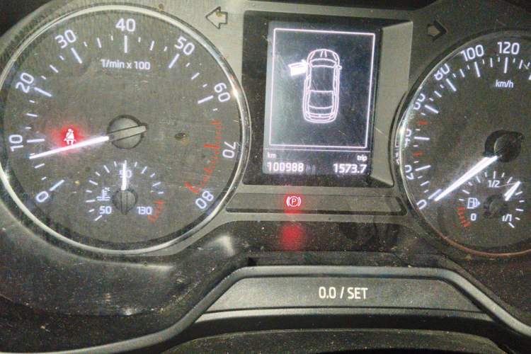 Used Skoda Octavia 2015 1.6L Automatic Yijun Edition Odometer Close Up