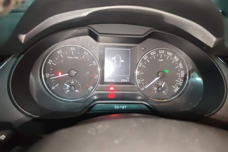 Used Skoda Octavia 2015 1.6L Automatic Yijun Edition Odometer Close Up