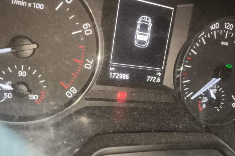 Used Skoda Octavia 2015 1.6L Automatic Yijun Edition Odometer Close Up
