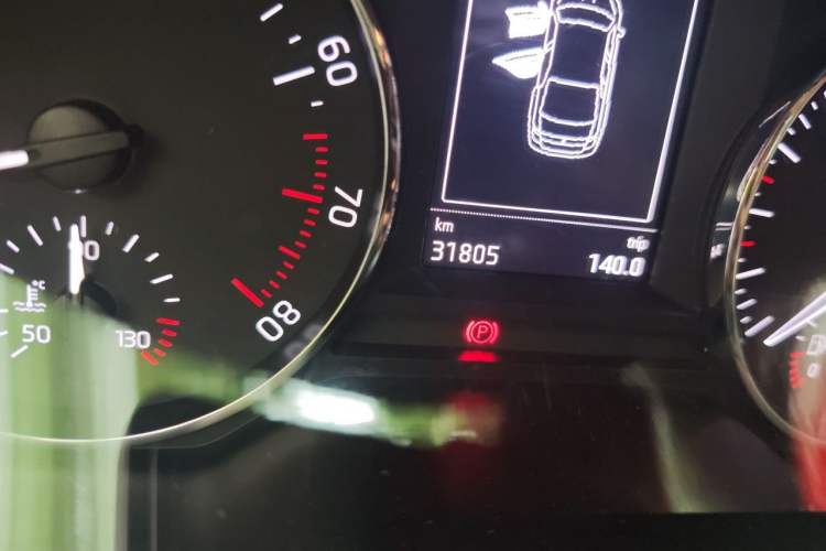 Used Skoda Octavia 2015 1.6L Automatic Yijun Edition Odometer Close Up