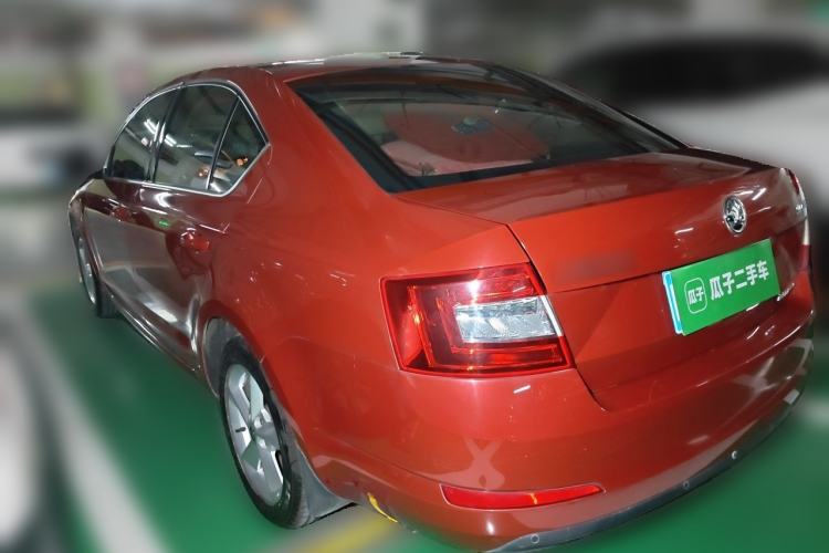 Used Skoda Octavia 2015 1.6L Manual Yijie Edition Rear Left 45 Deg