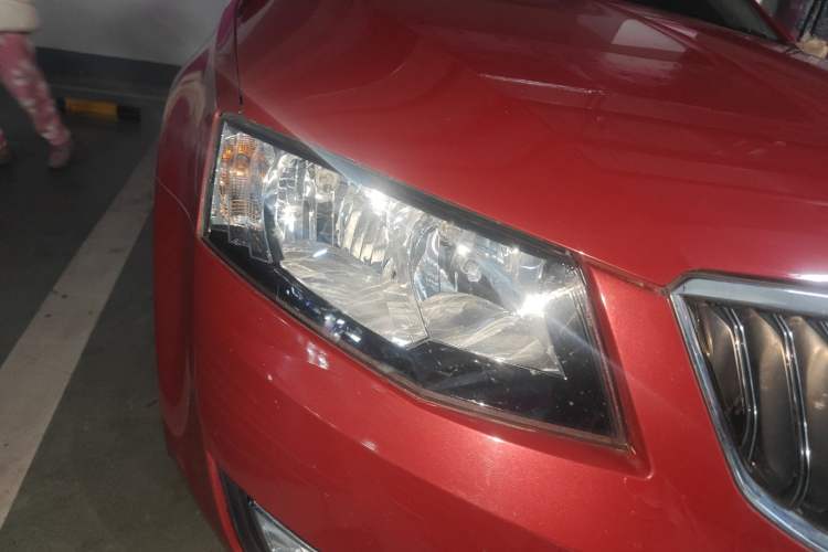 Used Skoda Octavia 2015 1.6L Automatic Yijun Edition Right Front Headlight
