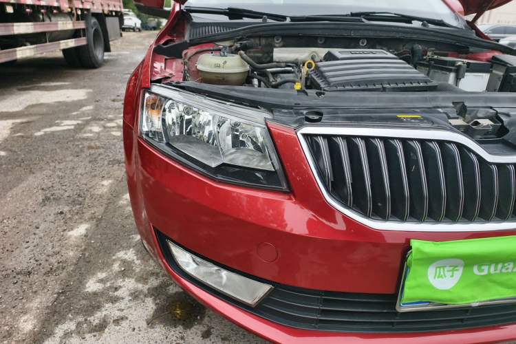 Used Skoda Octavia 2015 1.6L Automatic Yijie Edition Right Front Headlight