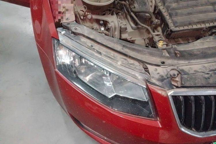 Used Skoda Octavia 2015 1.6L Automatic Yijun Edition Right Front Headlight