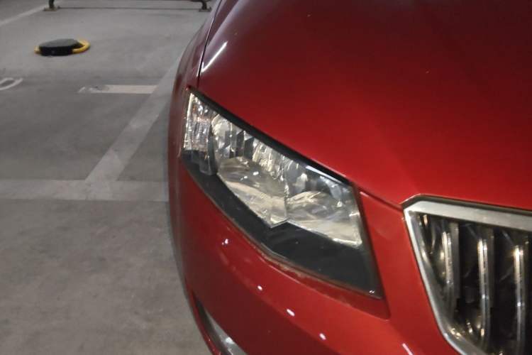Used Skoda Octavia 2015 1.6L Automatic Yijun Edition Right Front Headlight