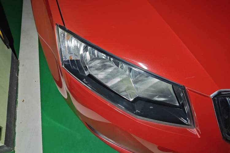 Used Skoda Octavia 2015 1.6L Manual Yijie Edition Right Front Headlight