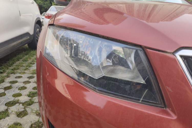 Used Skoda Octavia 2015 1.6L Automatic Yijun Edition Right Front Headlight