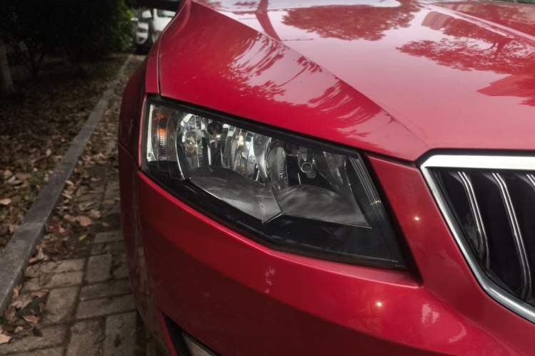 Used Skoda Octavia 2015 1.6L Automatic Yijun Edition Right Front Headlight