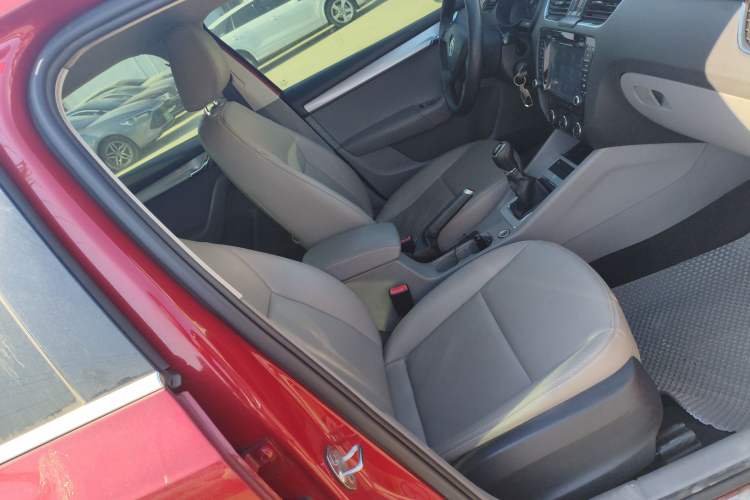 Used Skoda Octavia 2015 1.6L Manual Yijie Edition Right Front Seat