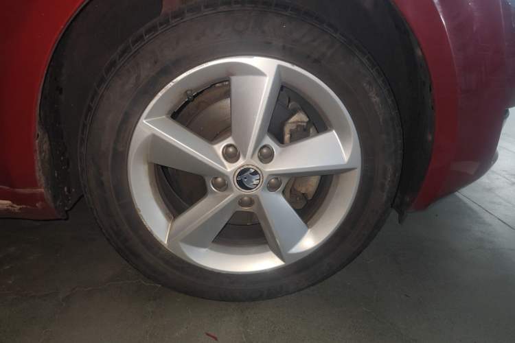 Used Skoda Octavia 2015 1.6L Automatic Yijun Edition Right Front Wheel Hub