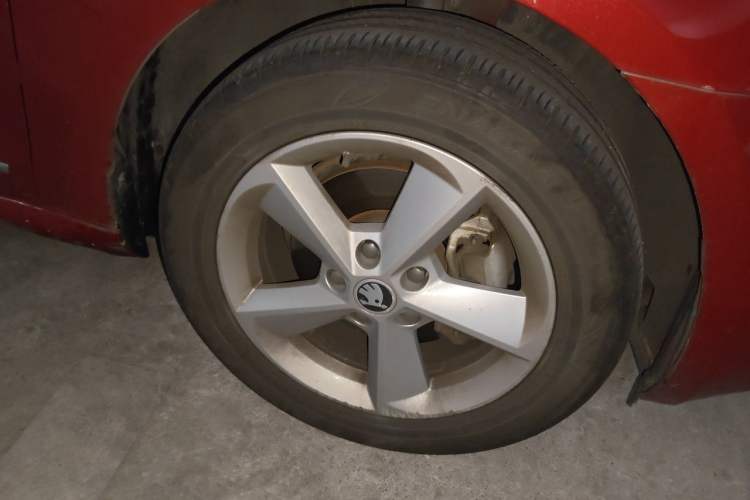 Used Skoda Octavia 2015 1.6L Automatic Yijun Edition Right Front Wheel Hub