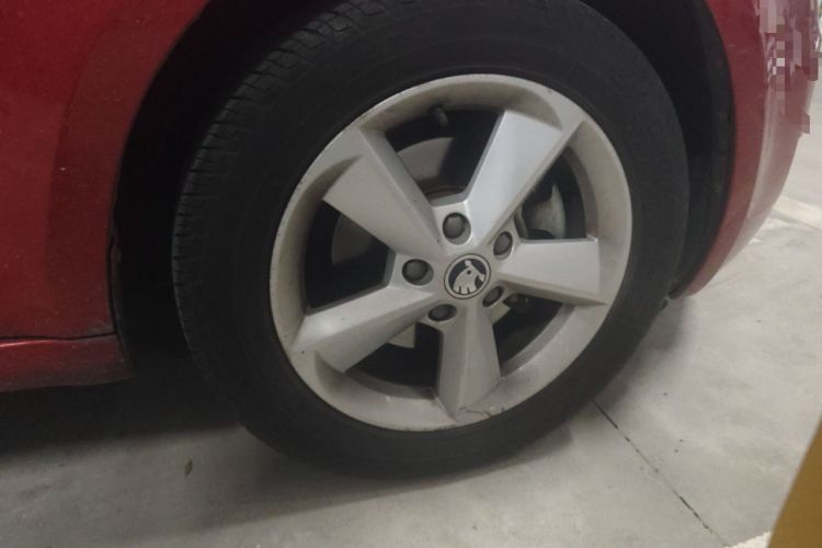 Used Skoda Octavia 2015 1.6L Automatic Yijun Edition Right Front Wheel Hub