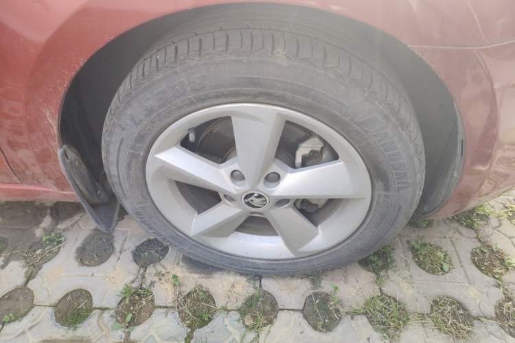 Used Skoda Octavia 2015 1.6L Automatic Yijun Edition Right Front Wheel Hub