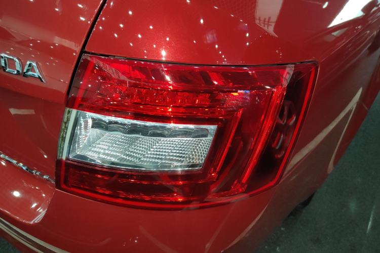Used Skoda Octavia 2015 1.6L Automatic Yijie Edition Right Rear Taillight