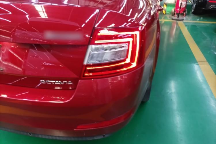 Used Skoda Octavia 2015 1.6L Automatic Yijie Edition Right Rear Taillight