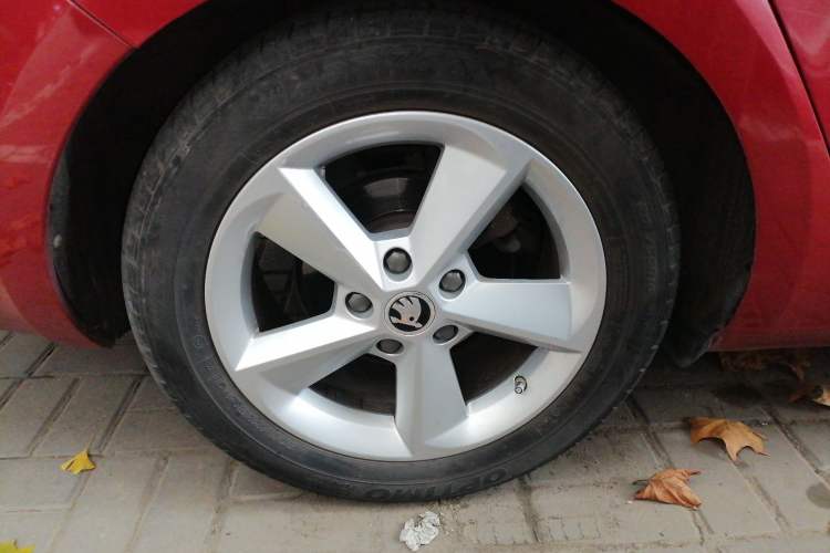 Used Skoda Octavia 2015 1.6L Automatic Yijun Edition Right Rear Wheel Hub