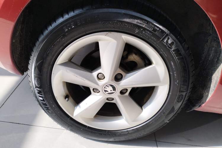 Used Skoda Octavia 2015 1.6L Automatic Yijun Edition Right Rear Wheel Hub