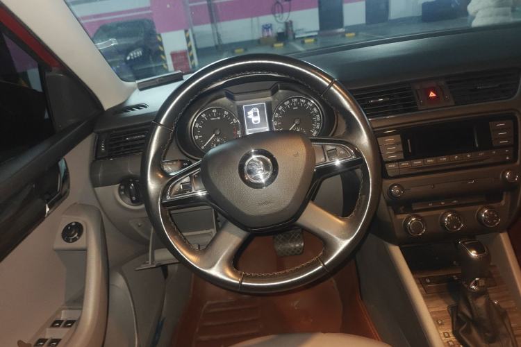 Used Skoda Octavia 2015 1.6L Automatic Yijun Edition Steering Wheel