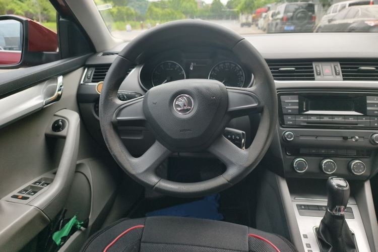 Used Skoda Octavia 2015 1.6L Automatic Yijie Edition Steering Wheel