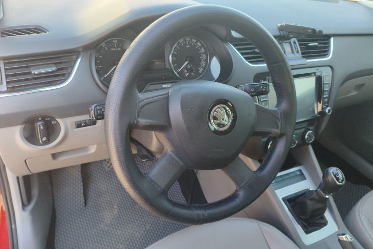 Used Skoda Octavia 2015 1.6L Manual Yijie Edition Steering Wheel
