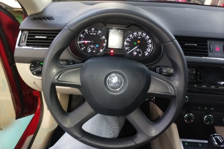 Used Skoda Octavia 2015 1.6L Automatic Yijie Edition Steering Wheel