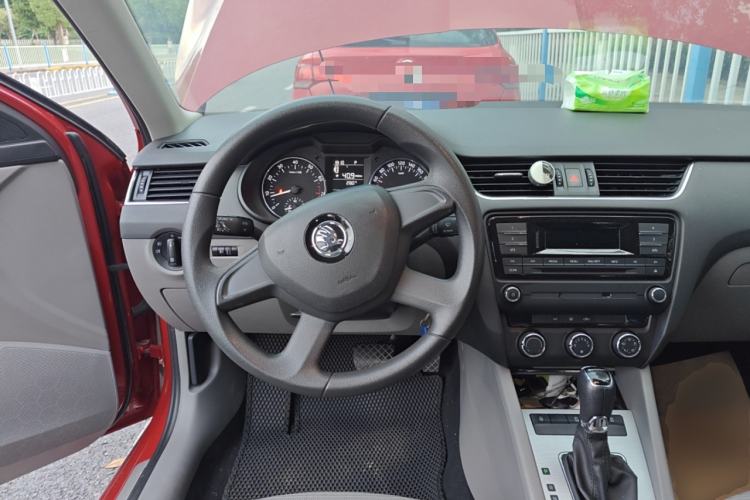 Used Skoda Octavia 2015 1.6L Automatic Yijie Edition Steering Wheel