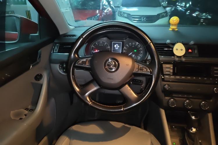 Used Skoda Octavia 2015 1.6L Automatic Yijun Edition Steering Wheel