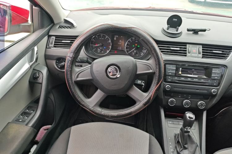 Used Skoda Octavia 2015 1.6L Automatic Eado Edition Steering Wheel