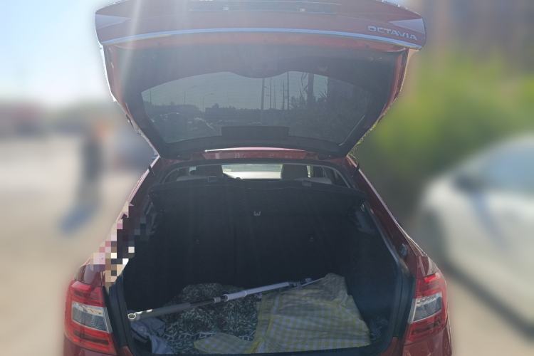 Used Skoda Octavia 2015 1.6L Automatic Yijun Edition Trunk