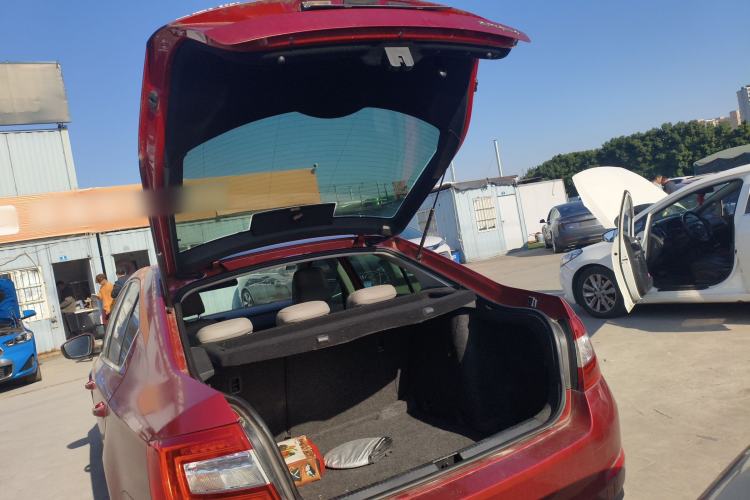 Used Skoda Octavia 2015 1.6L Manual Yijie Edition Trunk