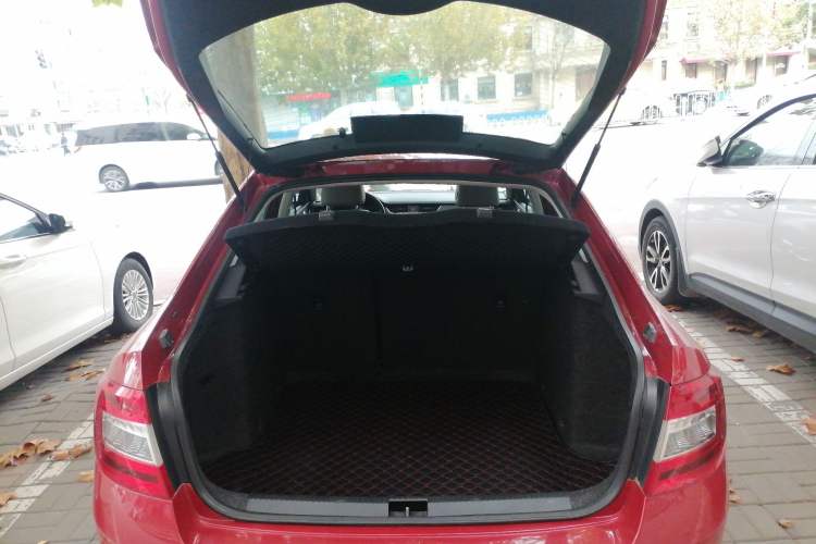 Used Skoda Octavia 2015 1.6L Automatic Yijun Edition Trunk