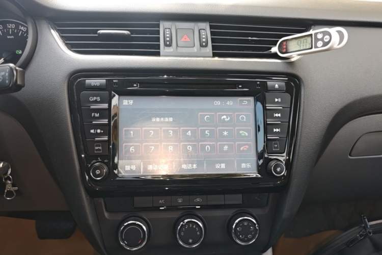 Used Skoda Octavia 2015 1.6L Automatic Yijie Edition Audio And AC Panel