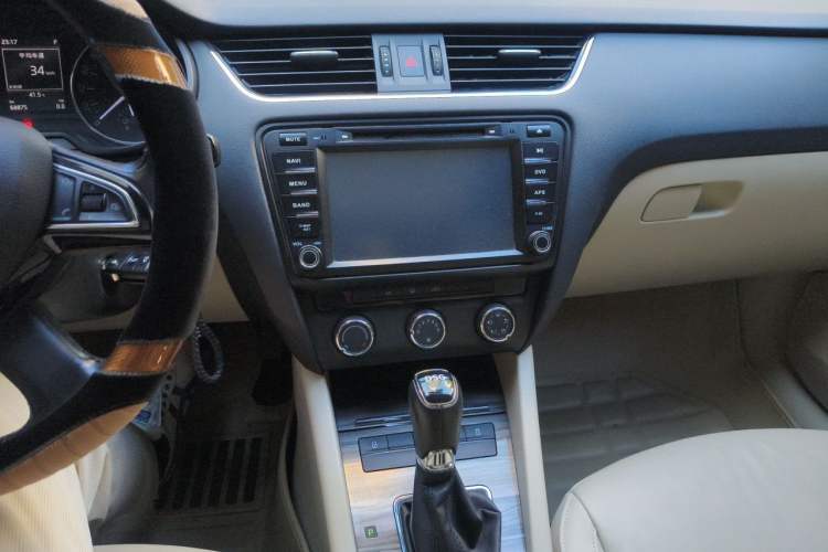 Used Skoda Octavia 2015 1.4TSI DSG Yijun Edition Audio And AC Panel