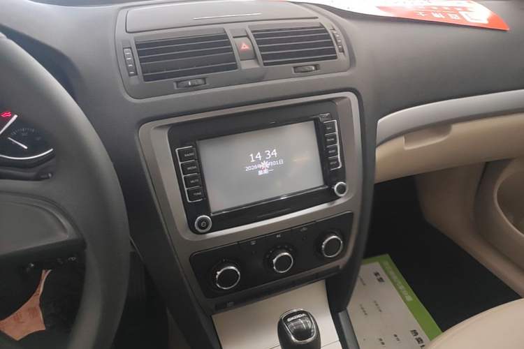 Used Skoda Octavia 2015 Classic Model 1.6L Automatic Yijie Version Audio And AC Panel
