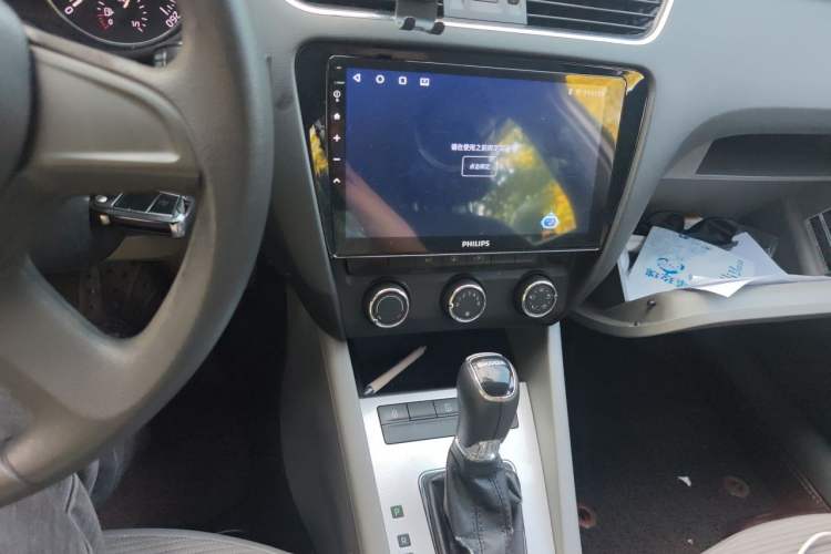 Used Skoda Octavia 2015 1.6L Automatic Yijie Edition Audio And AC Panel