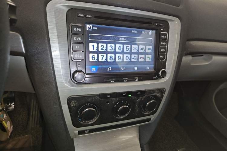 Used Skoda Octavia 2015 Classic Model 1.6L Manual Eado Version Audio And AC Panel
