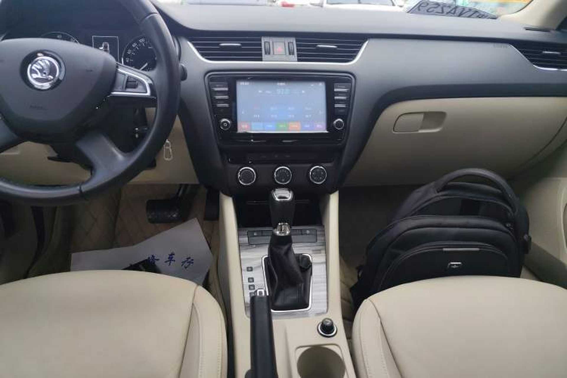 Used Skoda Octavia 2015 1.6L Automatic Yijun Edition Audio And AC Panel