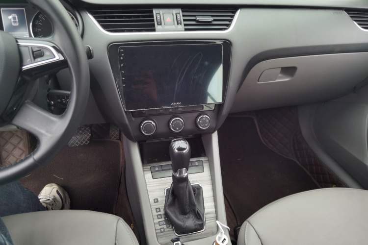 Used Skoda Octavia 2015 1.4TSI DSG Yijun Edition Audio And AC Panel