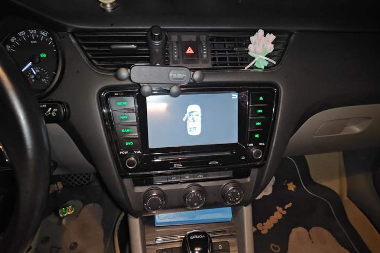 Used Skoda Octavia 2015 1.6L Automatic Yijun Edition Audio And AC Panel