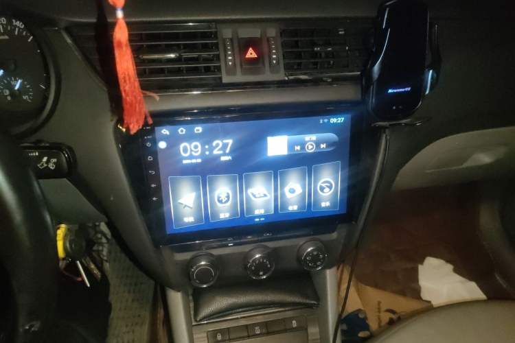 Used Skoda Octavia 2015 1.6L Manual Yijun Edition Audio And AC Panel
