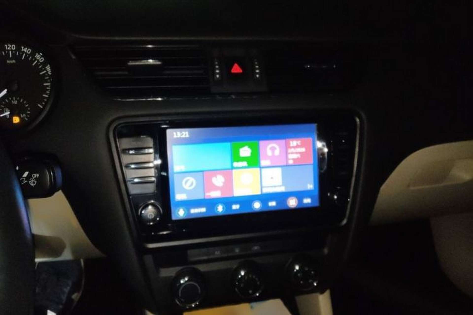 Used Skoda Octavia 2015 1.6L Automatic Yijun Edition Audio And AC Panel