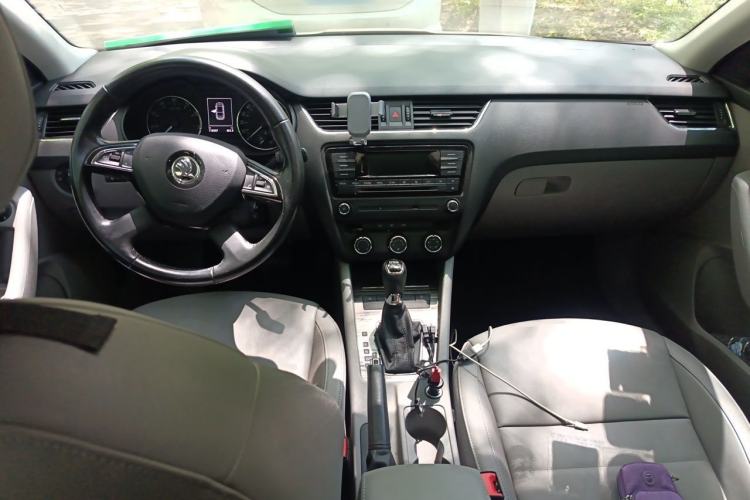 Used Skoda Octavia 2015 1.4TSI DSG Yijun Edition Center Console