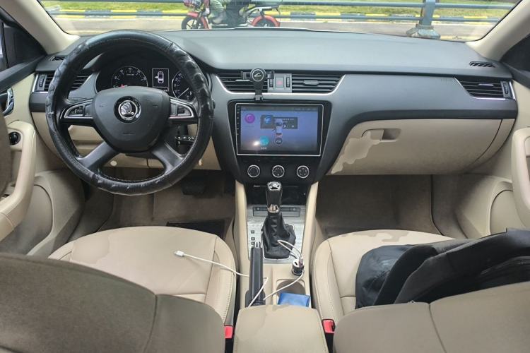 Used Skoda Octavia 2015 1.6L Automatic Yijun Edition Center Console