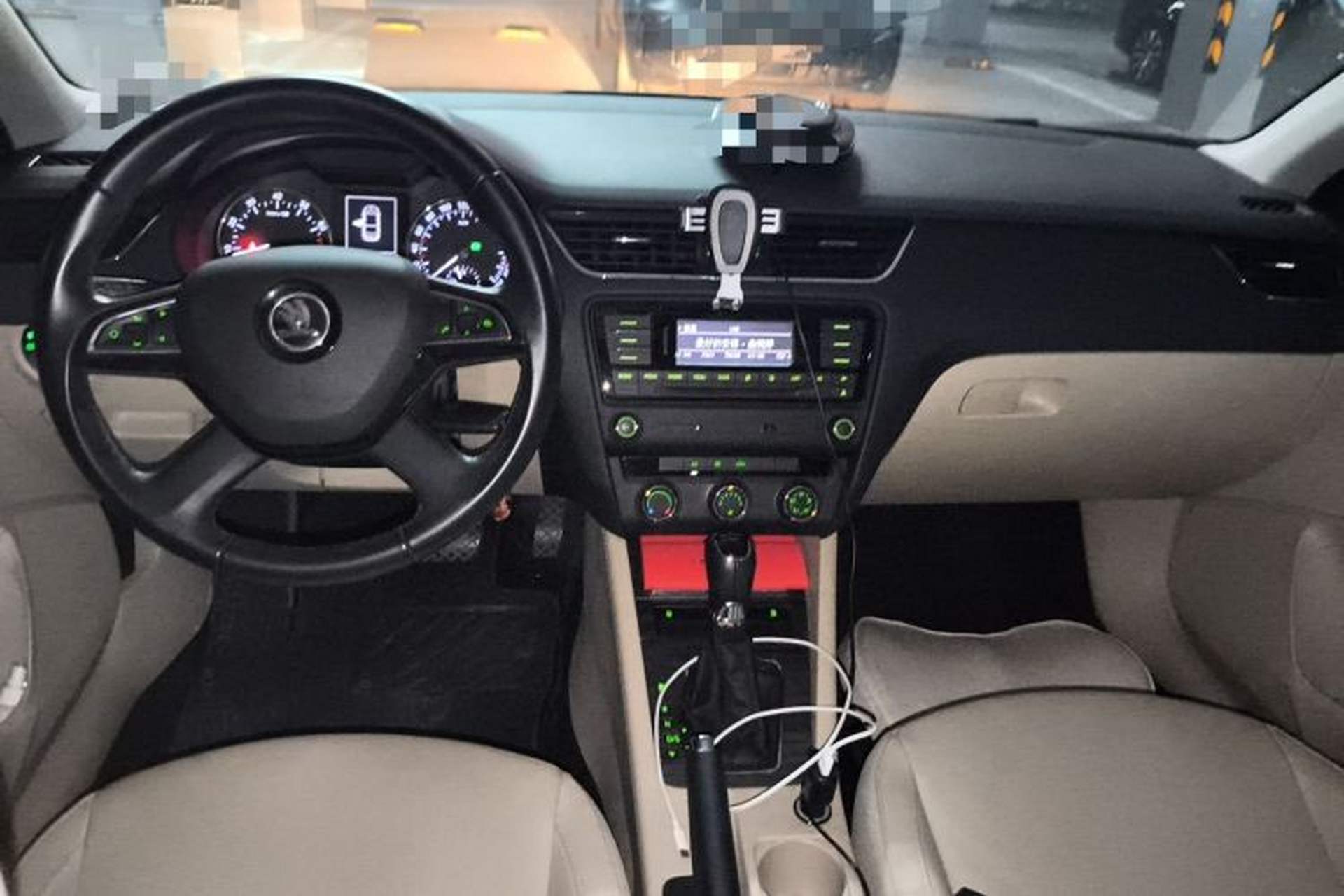 Used Skoda Octavia 2015 1.6L Automatic Yijun Edition Center Console