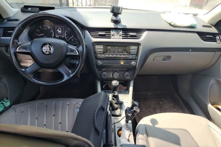 Used Skoda Octavia 2015 1.4TSI DSG Yijun Edition Center Console